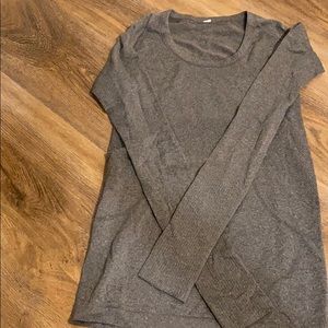 Lululemon long sleeve top in grey